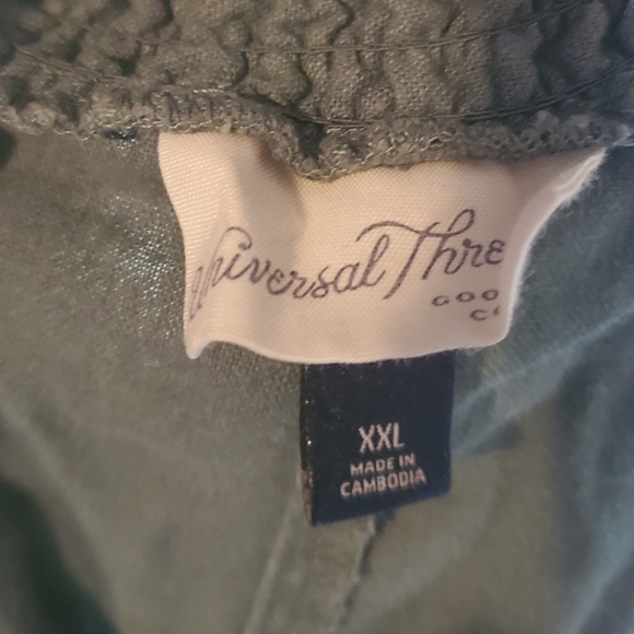 Elastic waist shorts - Picture 2 of 2